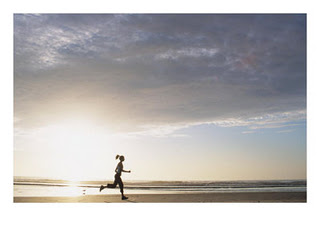 wpid-642494Mujer-corriendo-por-la-playa-al-amanecer-Posters-2011-10-23-10-55.jpg